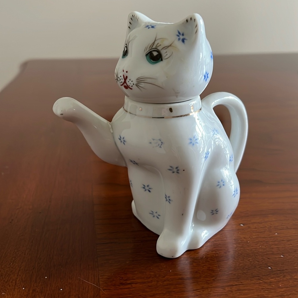 Vintage White with Blue Flowers Cat Teapot